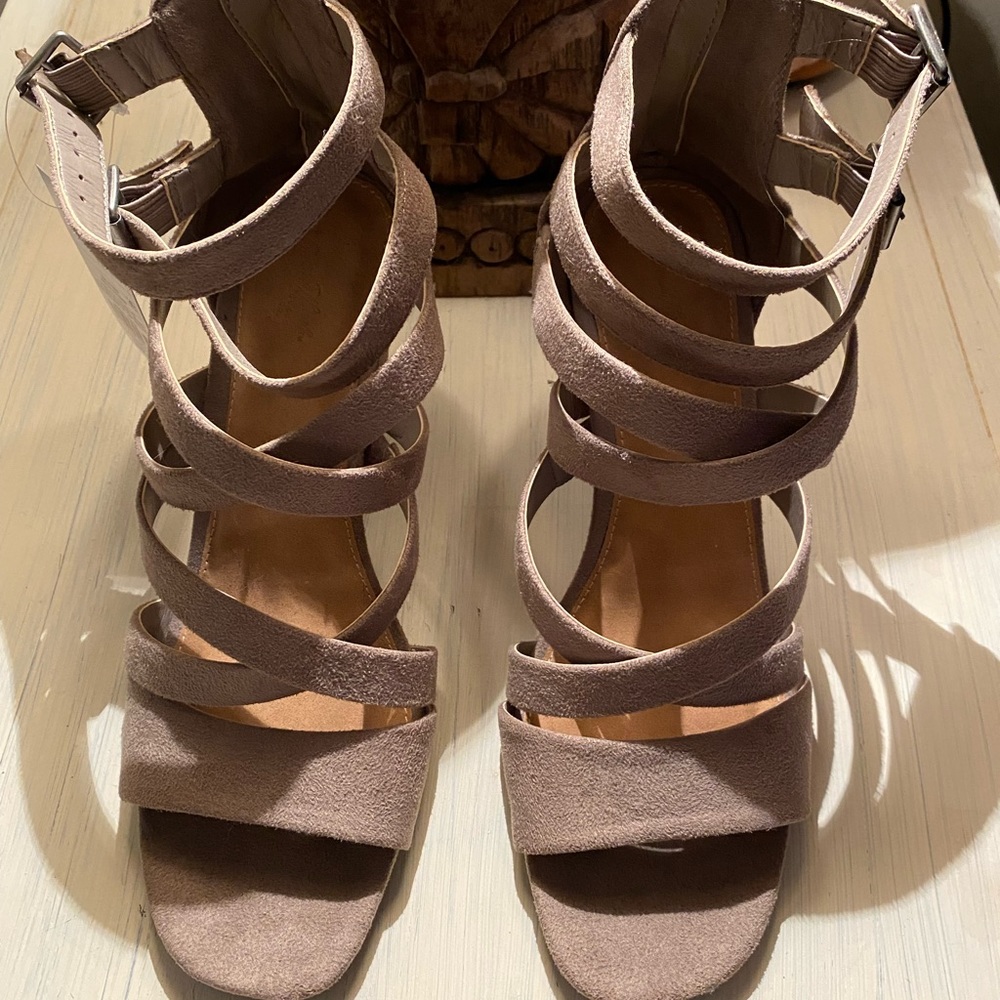 Universal Thread Goods Co., Size 11, Grey, NWT, Heels